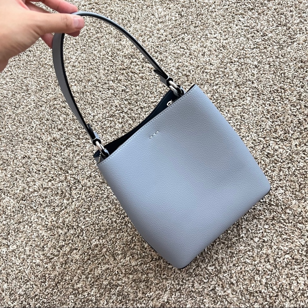 Coach small town bucket bag - Picture 2 of 7